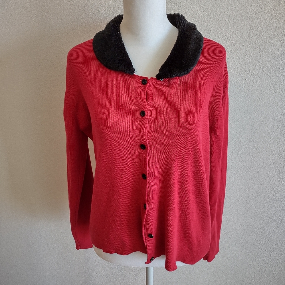 Red cardigan with black faux fur trim L